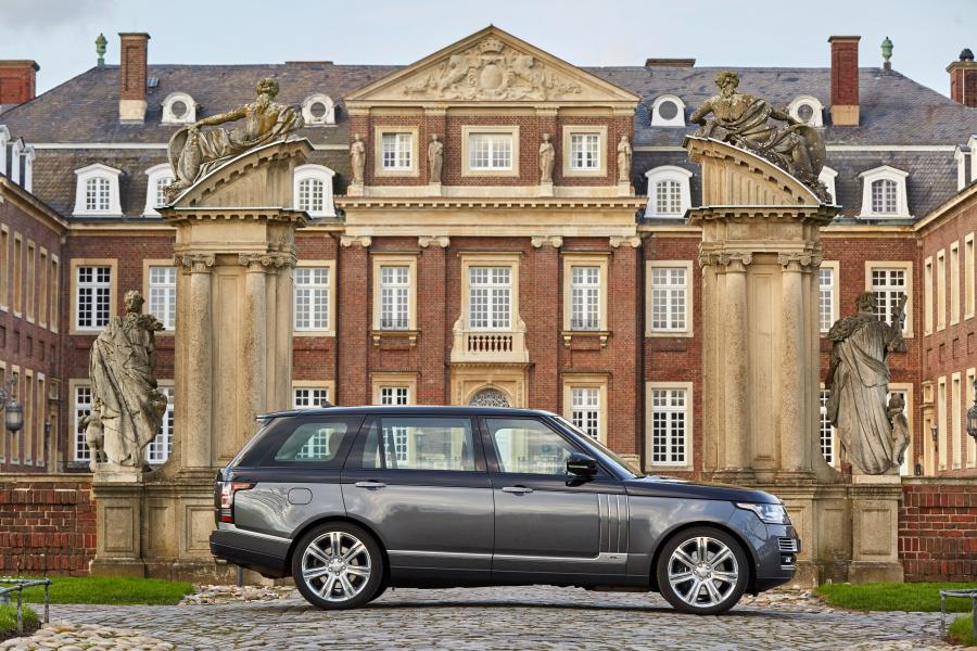  Land Rover Range Rover SVAutobiography LWB 2015 года  (фото 18 из 24)